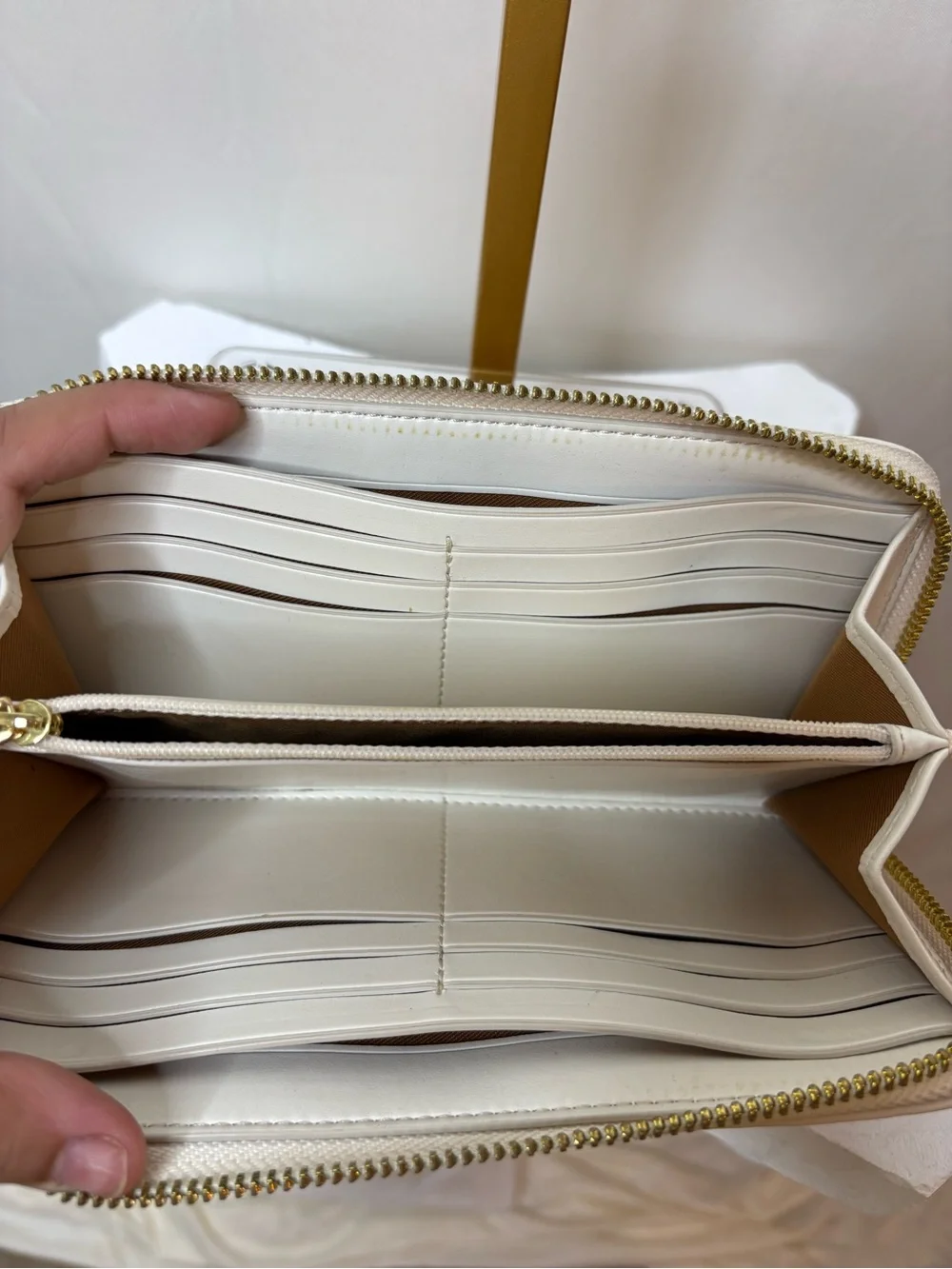 Coach Beige Signature Canvas Shoulder Bag with White Trim and Matching Wallet - Picture 15 of 16